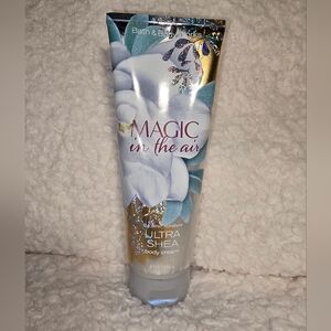 Bath & Body Works Magic in the Air Body Cream - Gold and White